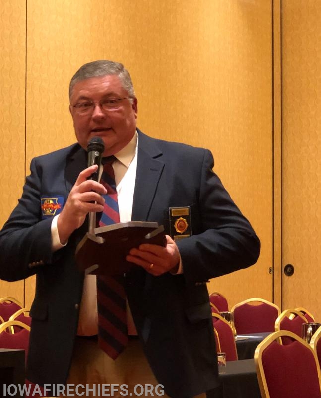 Roger Bissen (Harlan) receives the Roger Mooty Award for 2018