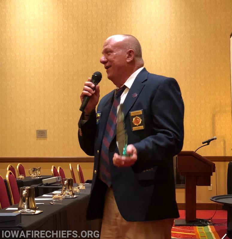 Stannard (Coralville) expresses thanks for the Lifetime Member Award.