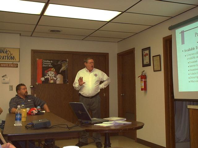 2006 Fall Conference - Estherville.       FSTB Bureau Chief Randy Novak presents some valuable information at the conference